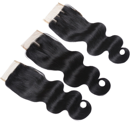 Les extensions de cheveux humains sont des paquets avec fermeture en dentelle.