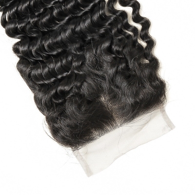 Les extensions de cheveux humains sont des paquets avec fermeture en dentelle.