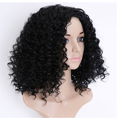 Des perruques pour cheveux synthétiques résistantes à la chaleur avec une densité de 150% et une taille moyenne maximale