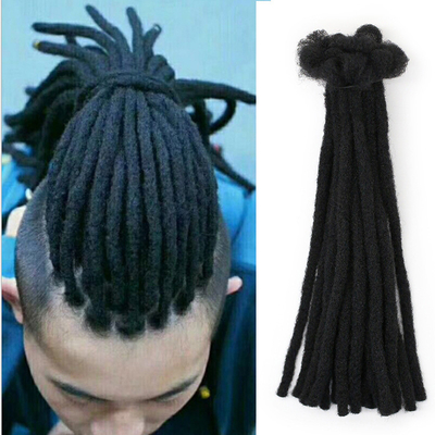 Des Dreadlocks en fibres synthétiques, des tresses colorées, des tresses de cheveux, des vendeurs au Kenya