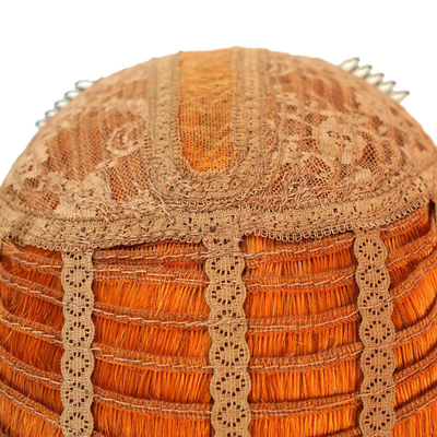 Des perruques en dentelle avec des cheveux péruviens naturels orangés soyeux et droits.