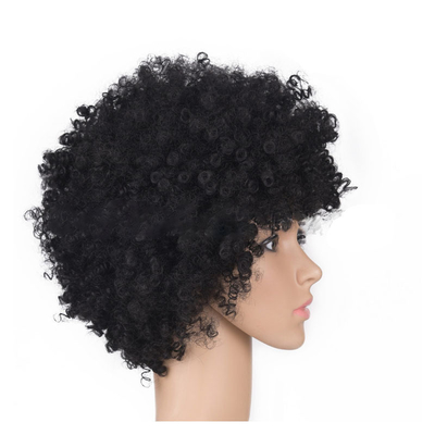 Des cheveux courts, des cheveux bouclés, des perruques ondulées, pour les femmes noires, des perruques aux cheveux rémy, faites à la machine.