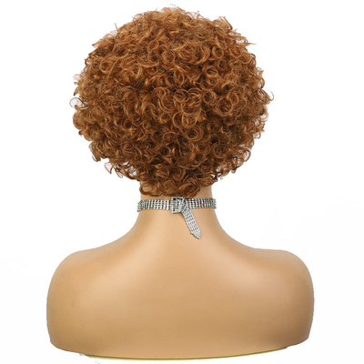Des cheveux courts, des cheveux bouclés, des perruques ondulées, pour les femmes noires, des perruques aux cheveux rémy, faites à la machine.