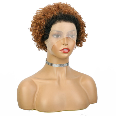 Des cheveux courts, des cheveux bouclés, des perruques ondulées, pour les femmes noires, des perruques aux cheveux rémy, faites à la machine.