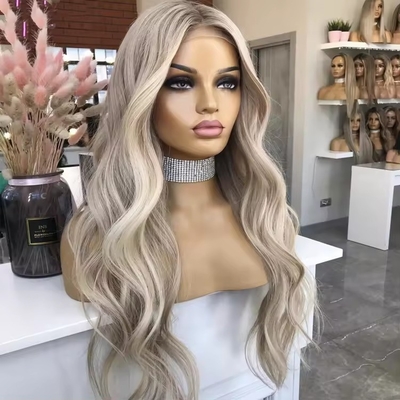 Cheveux européens Cheveux humains Perruques à 180% de densité frontale HD dentelle Vague avant et corps